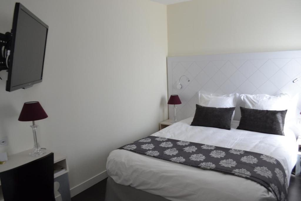 Le Saint-Jacques Hotel Cloyes-sur-le-Loir Exterior foto